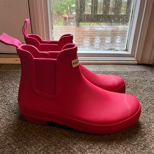 Hunter ankle rain boots size 8